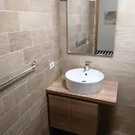 Clemamhouse 卡塔尼亚